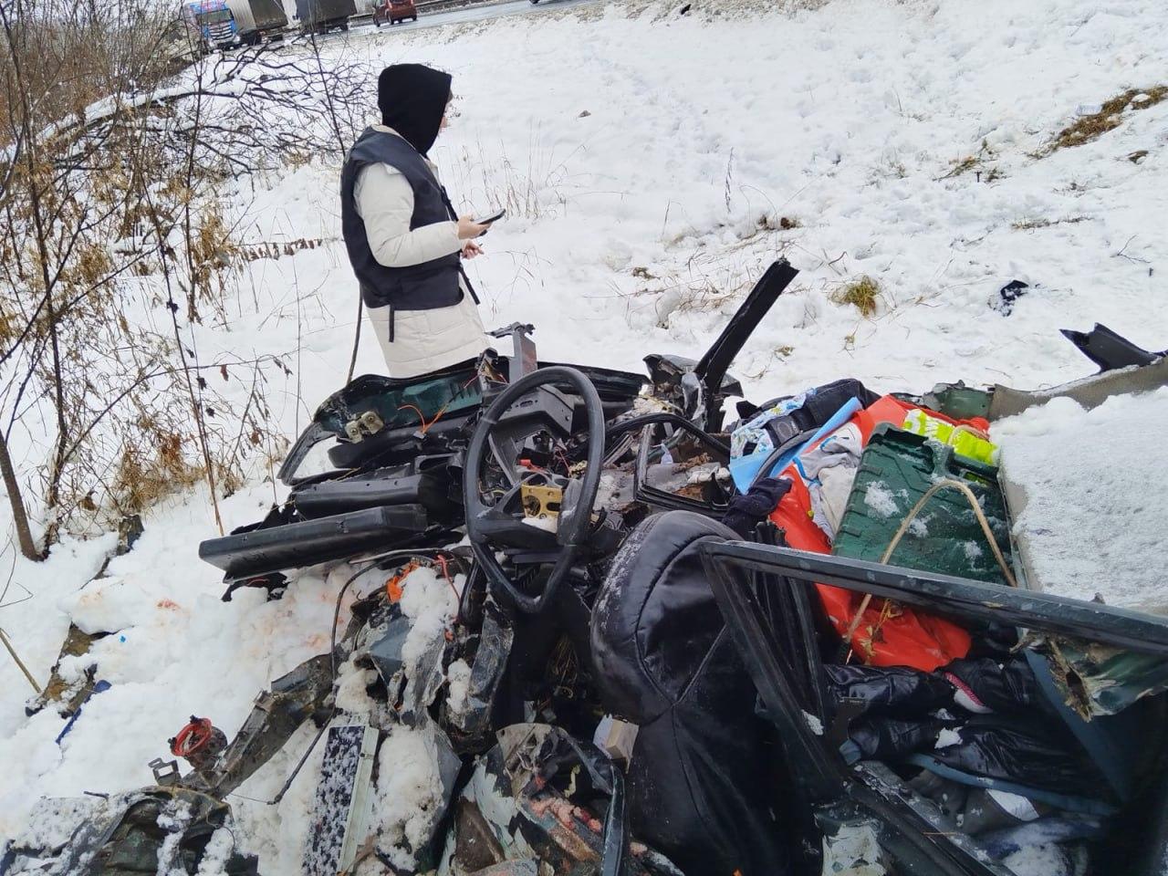 Фото Опубликованы кадры смертельного ДТП в Новосибирской области, в котором погибло трое детей 4